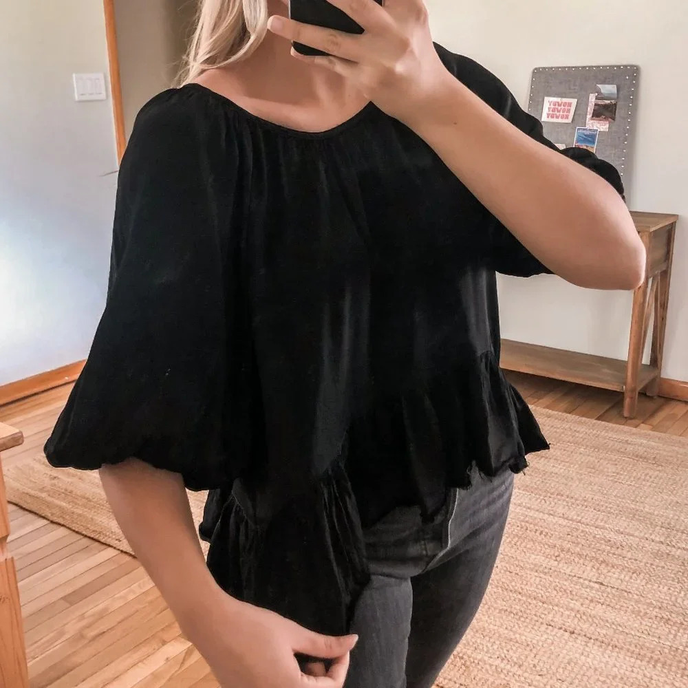 Raquel Allegra 100% Rayon Black Satin Scoop Neck Balloon Sleeve Ruffle Blouse S